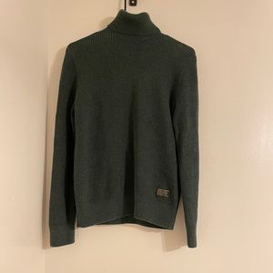H&M green turtleneck sweater